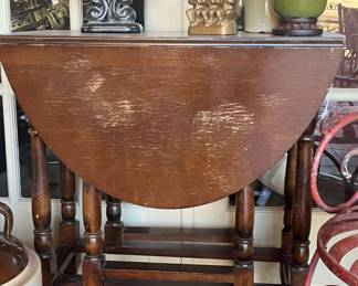 Drop leaf table