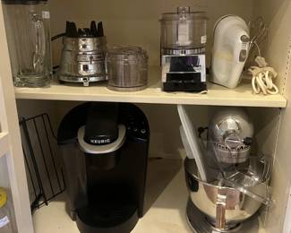 LOTS of kitchen appliances