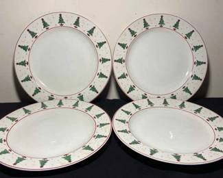 Evergreen Elegance A Festive Plate Set