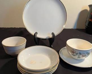 Plate Set With Gold Rim