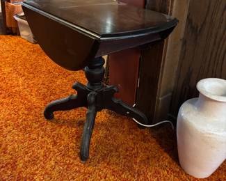 Drop leaf occasional table