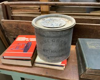 Blu Grass metal minnow bucket