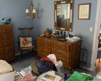 Linens & Dresser