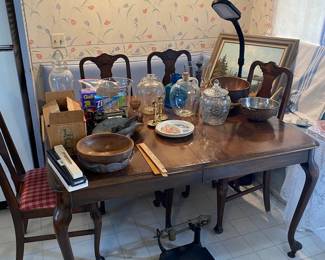 Dining Room Table & Chairs