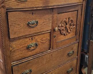 DRESSER