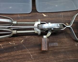 VINTAGE HAND MIXER