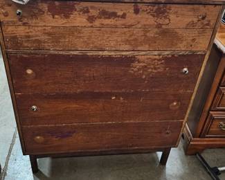 DRESSER