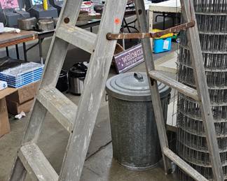 METAL LADDER