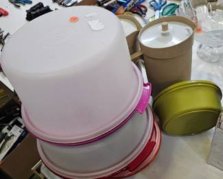 TUPPERWARE LOT