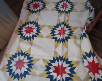 Amazing antique quilt, hand stitched