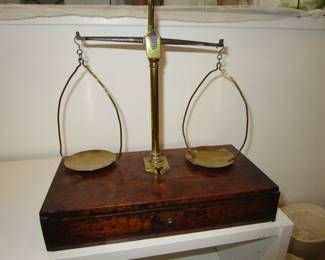 Super antique scale