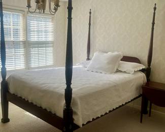 Fabulous four poster queen size bed