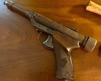 OJMAR Fenix (c. 1947 to c. 1958)
Here's an air pistol you are unlikely to see. It's the Fenix manufactured by OJMAR (Ojanguren and Marcaide) in Spain from c. 1947 to c. 1958.