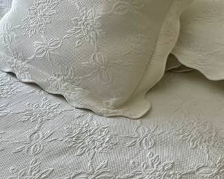 Matelasse bedding NEW