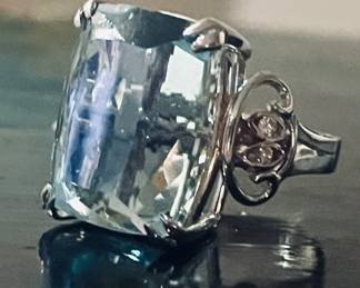 Massive aquamarine 