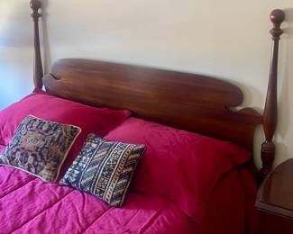 Queen Anne cannon ball style bed