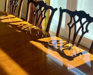 Beautiful mahogany and satinwood inlay English dining table