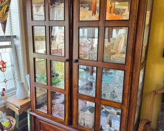 Like new, lighted China cabinet
