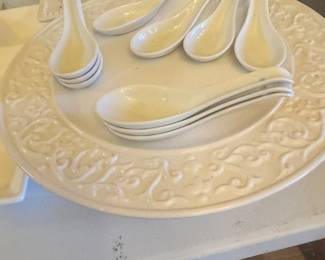 Cake plate; 10 tasting spoons 