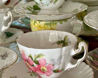 English bone china tea cups & saucers 
