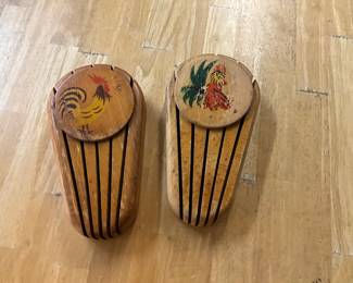 Wall Mounted Wooden Rooster Slotted Knife Block