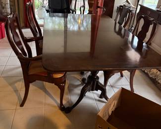 $450 ~ OBO ~ FREE DELIVERY (30 MILE RADIUS)  - BEAUTIFUL BALL AND CLAW MIRROR FINISH MAHOGANY TABLE WITH SIX CHAIRS AND TWO LEAVES 