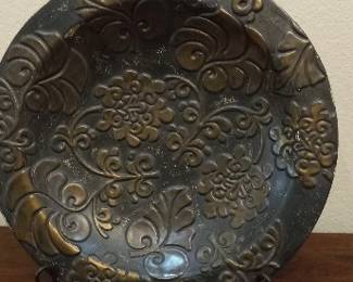 There are many luxurious decorations.