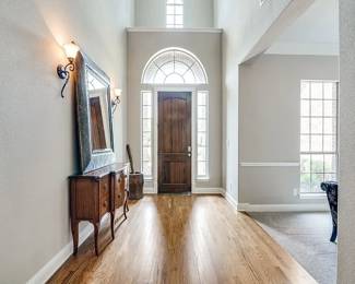 selling this elegant vintage console table with a matching mirror.
Original Price (Estimated): $2,500 for the set5ft / 1ft 5in / height 2ft 8in brand Theodore Alexander