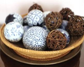 412 - Basket w/ tray & Decorative Balls - 12" round
