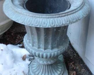 301 - Plastic Planter - 17 x 21
