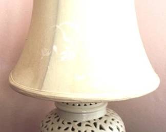 399 - Ceramic Lamp - 17" tall You are buying a used as-is electric/electronic item. We do not guarantee all components are present and if it is not expressly stated, it is untested.
