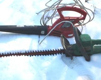 213 - Electric Hedge Trimmer & Leaf Blower You are buying a used as-is electric/electronic item. We do not guarantee all components are present, and if it is not expressly stated, it is untested.
