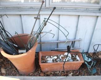 333 - Lot of Assorted Garden Items
