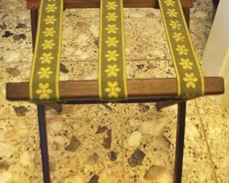 440 - Luggage Stand - 18 x 15 x 20
