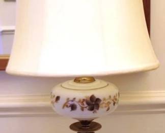 436 - Lamp - 33" tall You are buying a used as-is electric/electronic item. We do not guarantee all components are present and if it is not expressly stated, it is untested.
