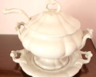 405 - Soup Tureen w/ ladle & underplate
