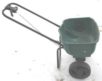 152 - Seeder - 28" x 19" x 6"
