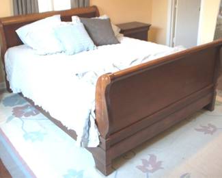 287 - Bassett Sleigh Bed w / Bedding - 40" x 90" x 64"
