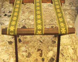 442 - Luggage Stand - 18 x 15 x 20
