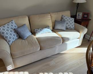 Nice sofa made by Serta