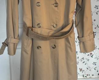 Burberry vintage women’s trench coat Size 12