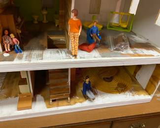 Various Size Doll Family, Furniture