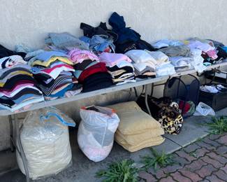 Lots of women’s clothes!! (Sizes L-2XL)
