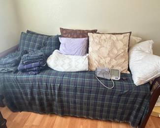 Trundle bed