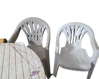 4 Plastic Patio Deck Chairs & Table