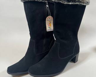 Sporto, Size 8.5, Leather Upper Fleece Lined, Fur Trim Calf Height Heeled Boot Inn
Lot #: 140