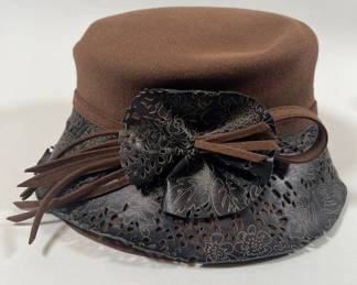 Nordstrom 100% Fur Felt Rabbit Hair Hat With Leather Cut Out Detail In Brown And Black
Lot #: 168