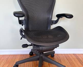 Herman Miller Aeron Style Desk Chair