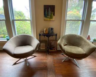 Overman Swivel Pod Chairs