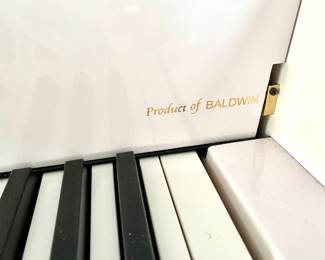 Hamilton / Baldwin Baby Grand white lacquer piano and bench, player with Concert Master CD System *note* there is damage on the top of piano, please see the photos $2,400 Please contact Diana via text or phone 708-670-2189 to arrange&nbsp;payment or with any questions.&nbsp;